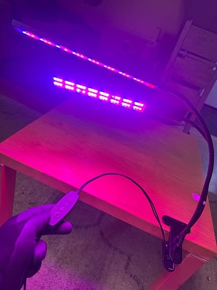LED växtlampa med klämma och justerbar arm