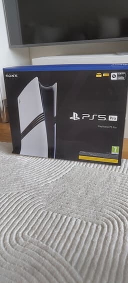 Playstation 5 Pro 2TB med 2 kontroller + stativ