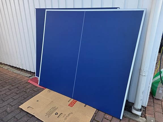 Cornilleau bordtennisskivor med nät + rack & bollar