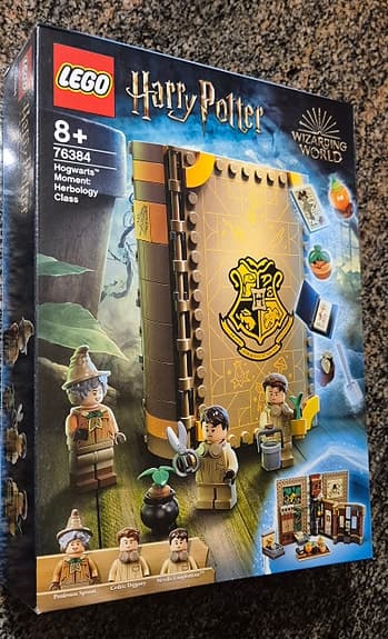 LEGO Harry Potter Hogwarts Herbology Class set 76384