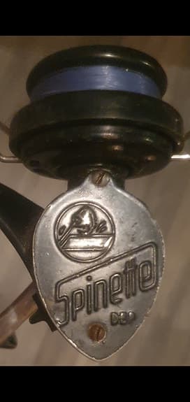 "SPINETTE" Fiskespinnrulle fr 50 talet svart spole m transparant lock. SAMLARE!