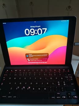 Apple iPad surfplatta 32 GB,6e gen med sim