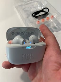 JBL Tune 230NC trådlösa hörlurar