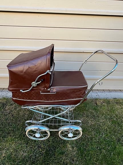 Vintage dockvagn - brun m kromat chassi