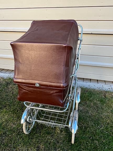 Vintage dockvagn - brun m kromat chassi