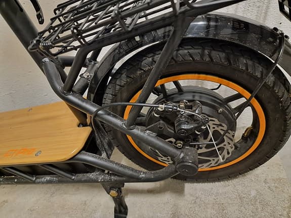 KuKirin C1 Pro elscooter – bekväm modell med sadel