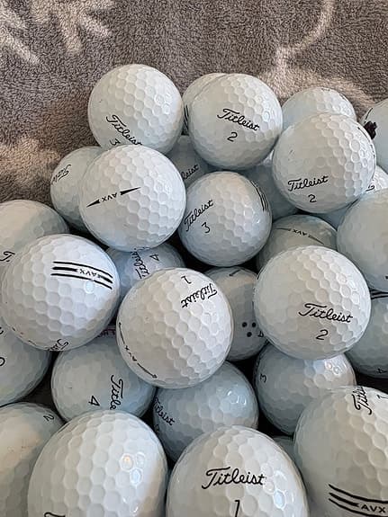 Golfbollar - 40st Titleist AVX Klass A