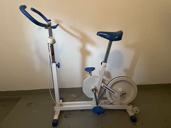 Monark motionscykel
