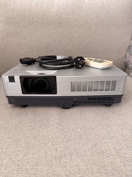 Projektor Canon LV-7297A - 590 lamptimmar