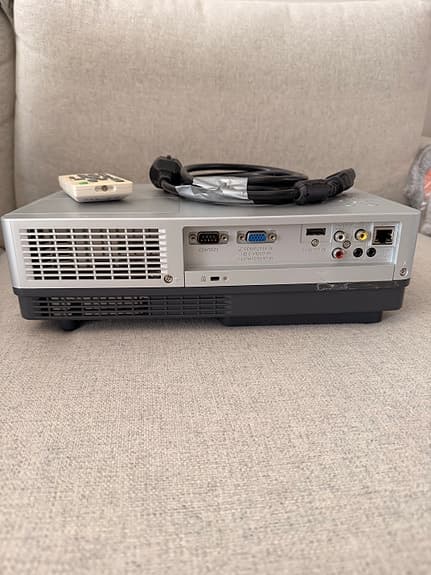 Projektor Canon LV-7297A - 590 lamptimmar