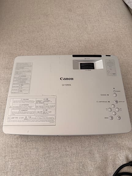 Projektor Canon LV-7297A - 590 lamptimmar