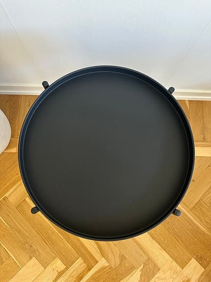 Svart sidobord / brickbord i metall