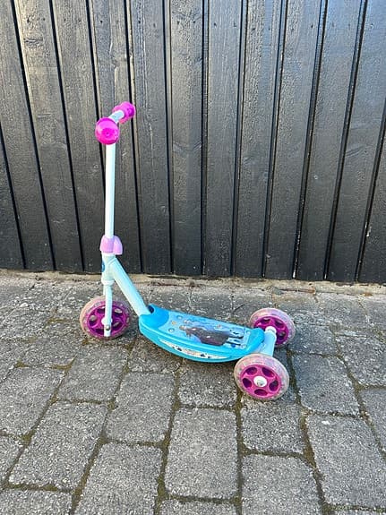 Frost trehjulig sparkcykel