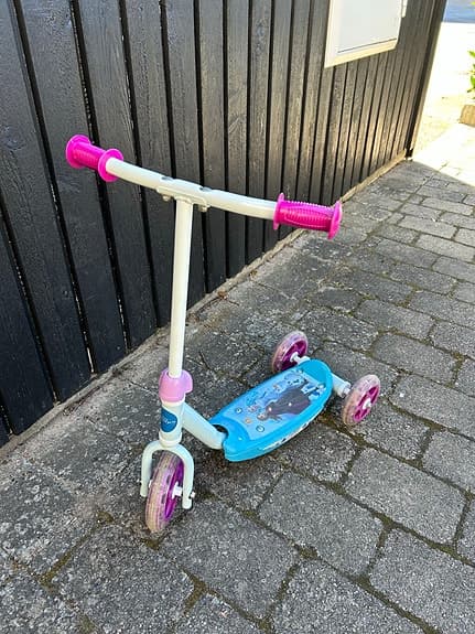 Frost trehjulig sparkcykel