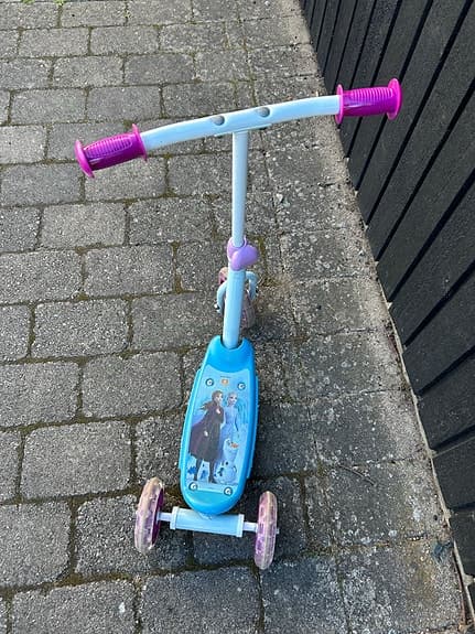 Frost trehjulig sparkcykel