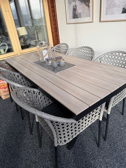 Matgrupp utebord med 6 stolar grå