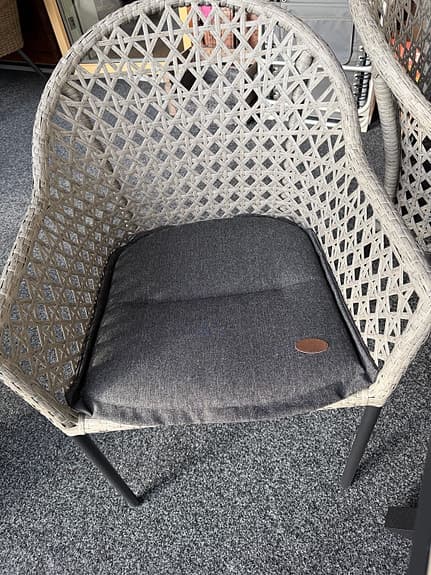 Matgrupp utebord med 6 stolar grå