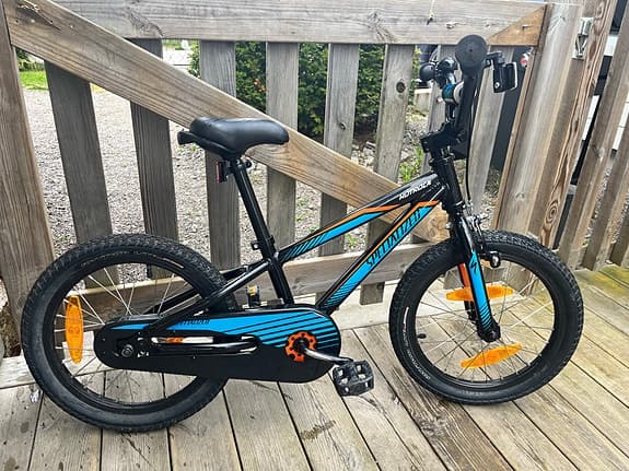 Specialized hotrock barncykel  16" svart/blå