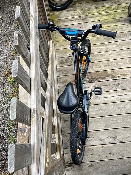 Specialized hotrock barncykel  16" svart/blå