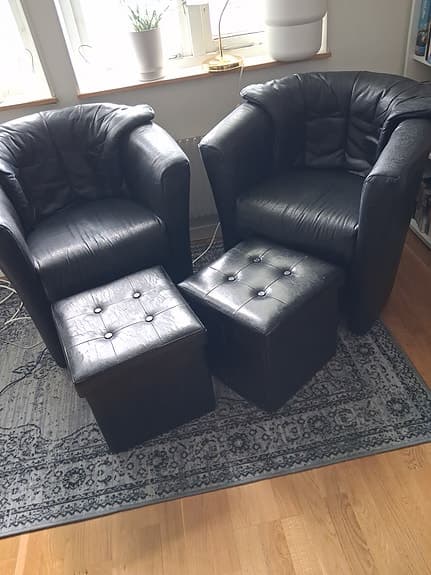 Clubfåtöljer och sittpuffar med förvaring