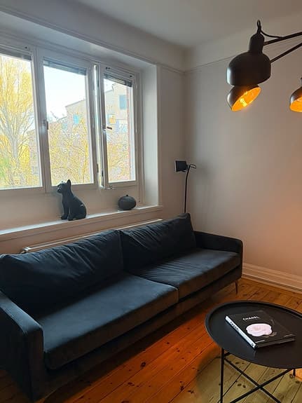 Snygg fräsch soffa säljes pga flytt - 1200 vid snabb affär
