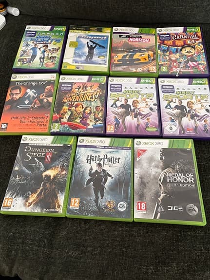 Xbox One X med handkontroller och Ny Kinnect