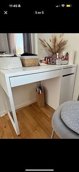 IKEA skrivbord/sminkbord med låda och skåp vitt