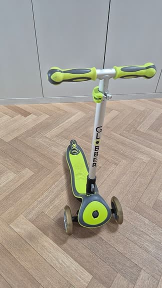 Globber Elute Delux Light scooter for kids
