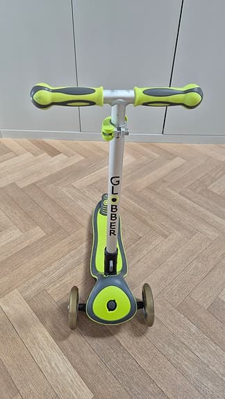 Globber Elute Delux Light scooter for kids