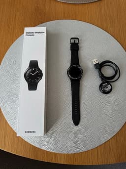 Samsung Galaxy Watch4 Classic smartklocka svart