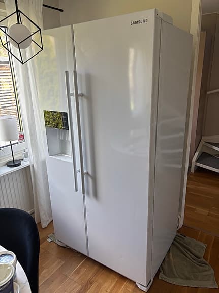 Samsung Side-by-Side kyl och frys vit med is- och vattenautomat