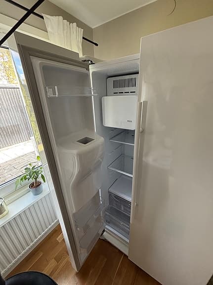 Samsung Side-by-Side kyl och frys vit med is- och vattenautomat
