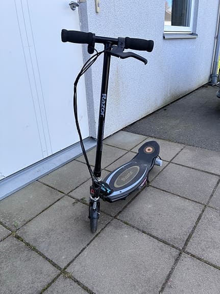 Razor el-sparkcykel svart