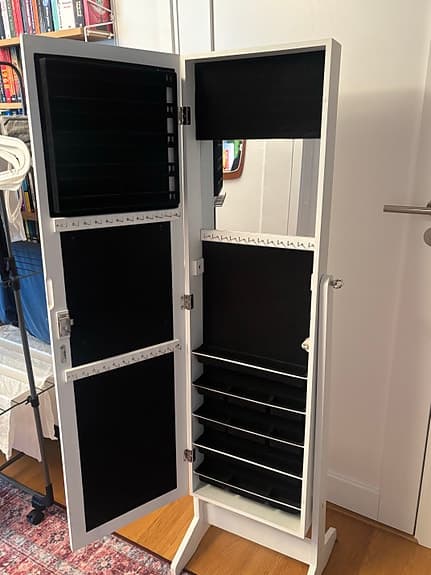 Smyckesskåp med spegel