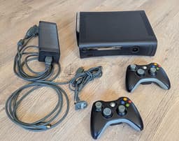 Xbox 360 Elite 120GB + 8 spel (bl.a. Guitar Hero Metallica)