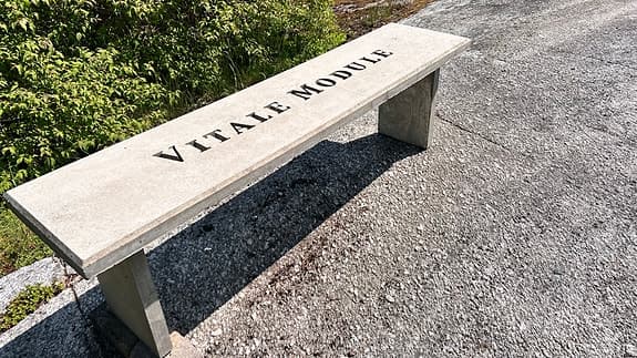 Betongbänk / trädgårdsbänk i betong av Stefan Lundgren