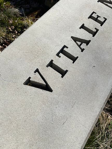 Betongbänk / trädgårdsbänk i betong av Stefan Lundgren