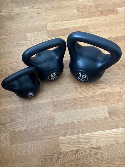 Kettlebells 4 kg, 8 kg och 10 kg svart
