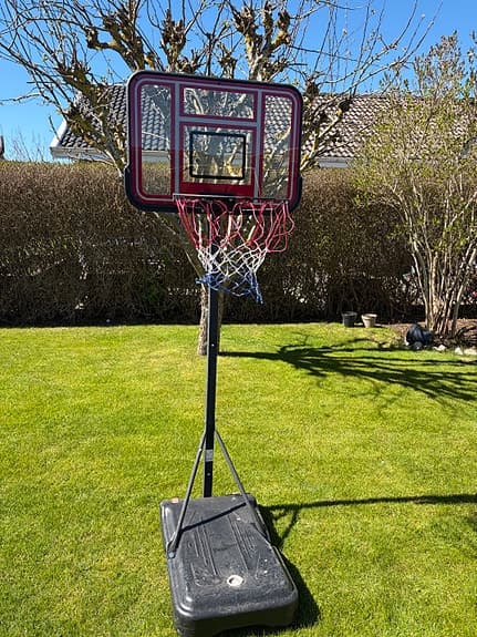 Flyttbart basketställ med korg och nät