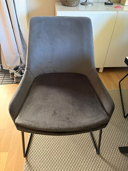 Jotex matstolar i sammet med metallben