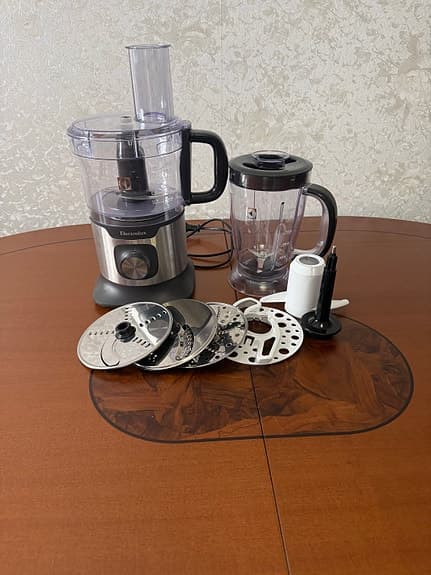 Electrolux matberedare med mixer och skivor