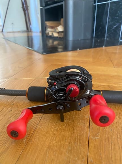 Multirulle från Abu Garcia svart/röd