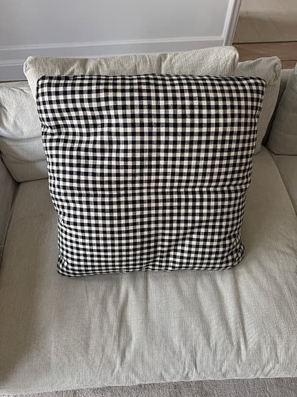 B&B Italia svart/vit rutig kudde 60*60