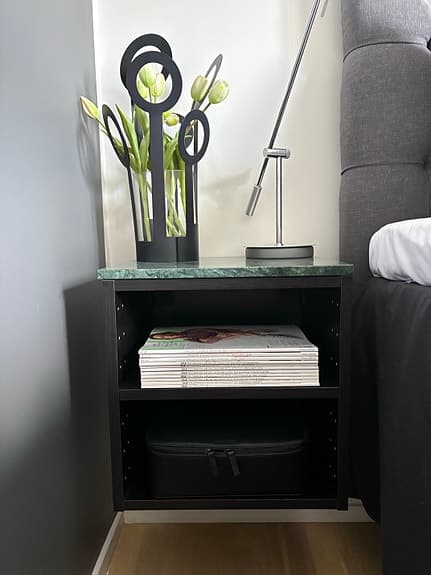 Sängbord + grön Sten skiva