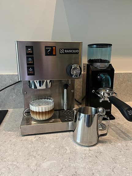Kaffemaskin + espressokvarn