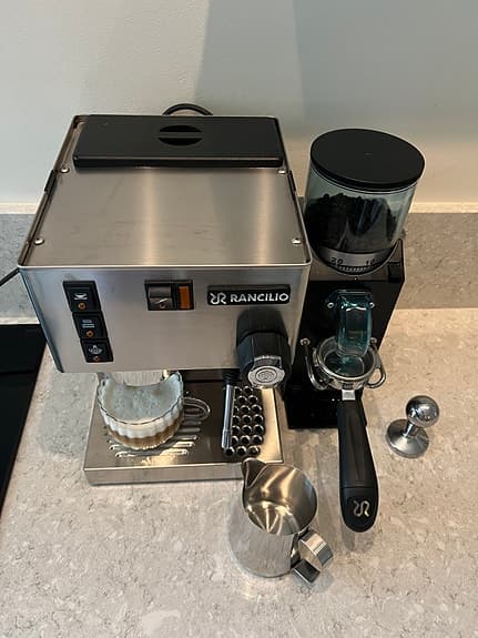Kaffemaskin + espressokvarn