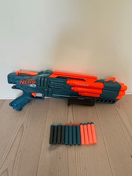 Två nerf blasters/pistoler
