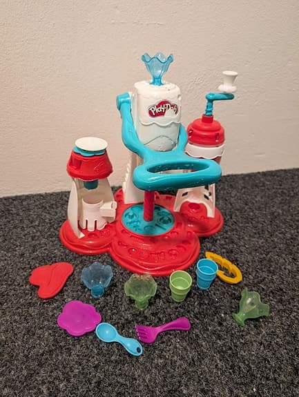 Play-Doh lekset glassmaskin med formar och tillbehör