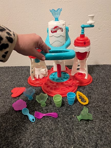 Play-Doh lekset glassmaskin med formar och tillbehör