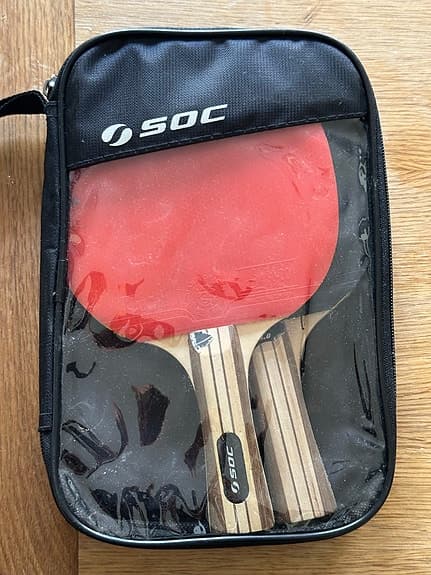 SOC pingisset med två racket i fodral